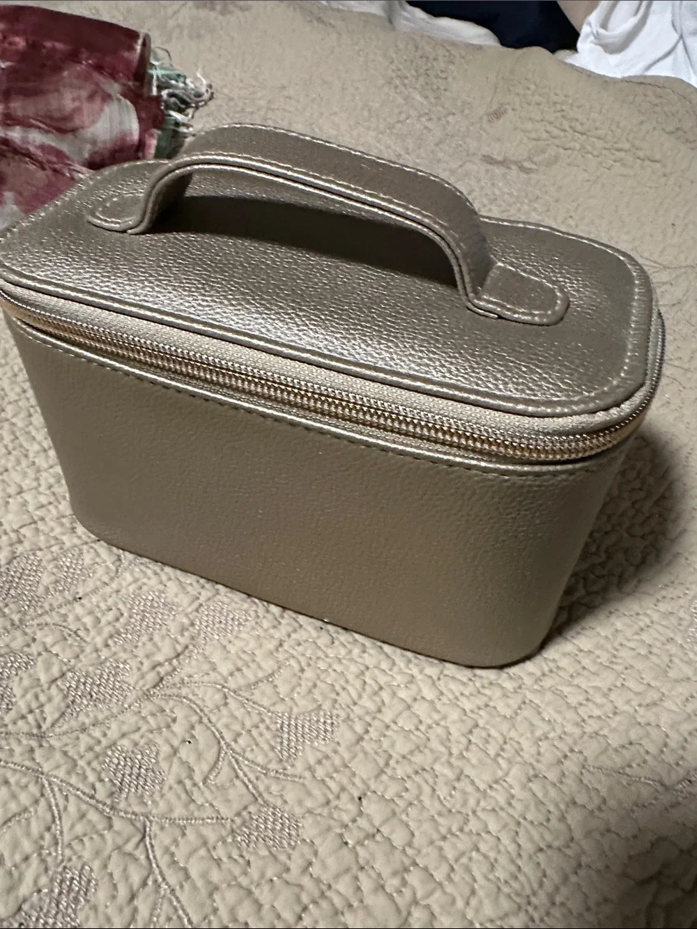 Bvlgari Vanity case Never worn Gold, Plastic Nee